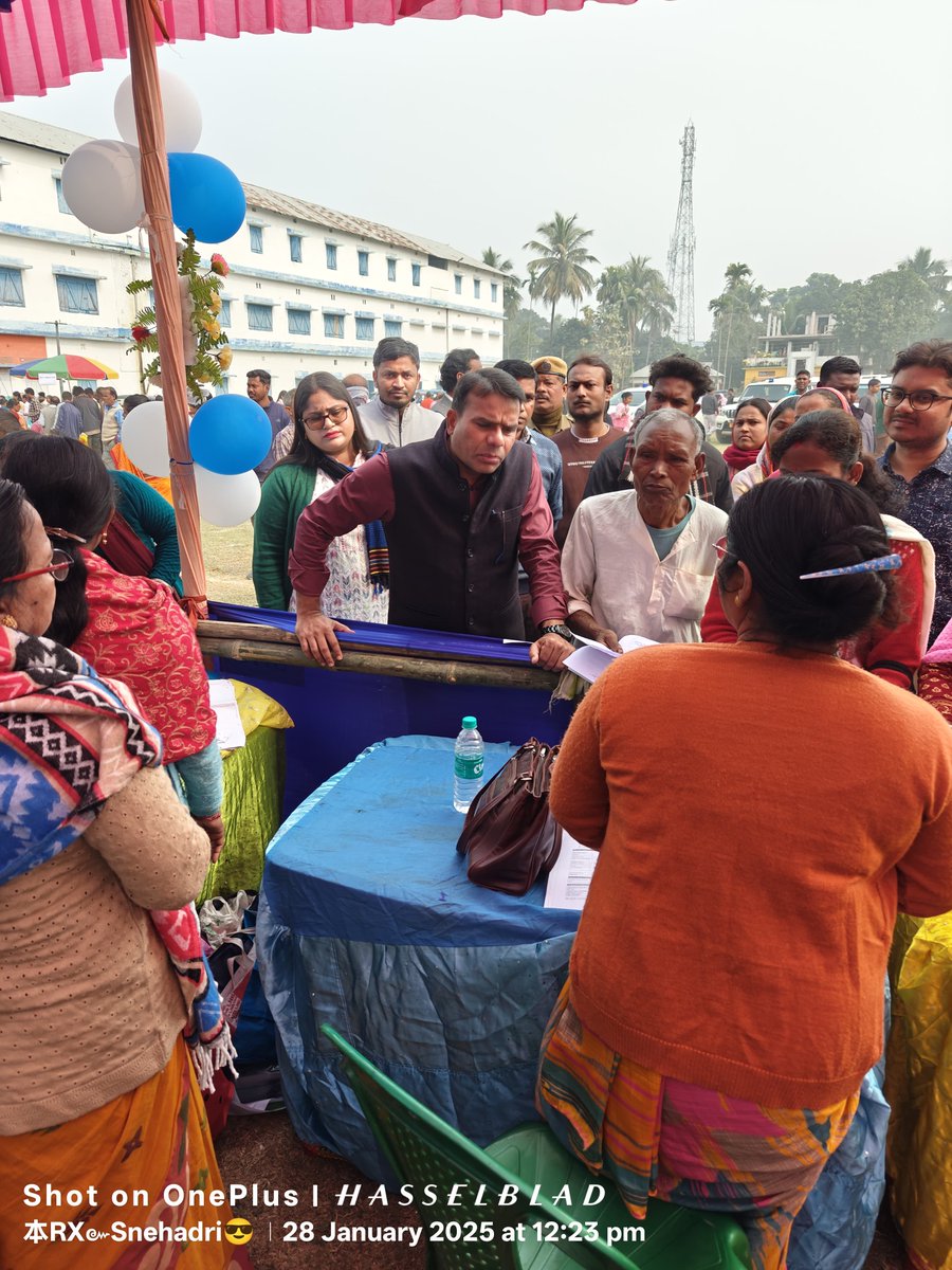 coochbehar_i's tweet photo. Joint visit made by DM sir &amp; BDO madam at Dewanhat High School Duare Sarkar camp,Cooch Behar-I Dev. Block #Duare_Sarkar_Phase_IX @DMCoochbehar @DCoochbeha53730 https://t.co/sx1KC3p4kP