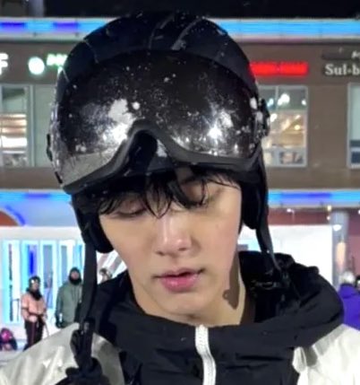 the way the cool winter air kisses soobin’s face so prettily...