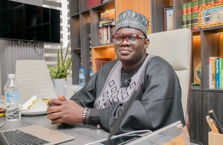 epbah_stanley's tweet photo. Happy birthday sir @drsakintayo age gracefully https://t.co/3mxT9ojGz8