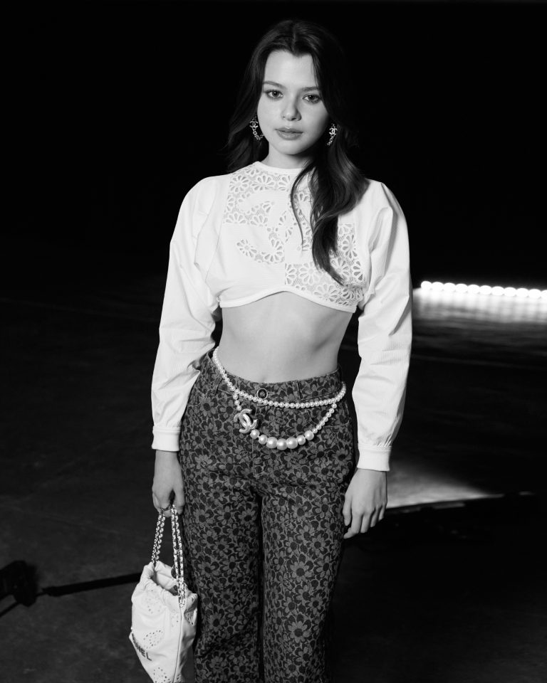 whateve65011678's tweet photo. @LOfficielThai Spotted our #CHANEL Princess~😍
Becky exploring & learning more than just fashion by working with @CHANEL 💝
Thank you Chanel for having Becky 🙏🏻☺️❤️
REBECCA IN VR BY CHANEL
#ChanelVRxBecky
#AConversationWithTheSun
#BEFF7
#LOfficielThailand
#Beckysangels
https://t.co/5SdveliKiM https://t.co/SzK6j9Dxkx