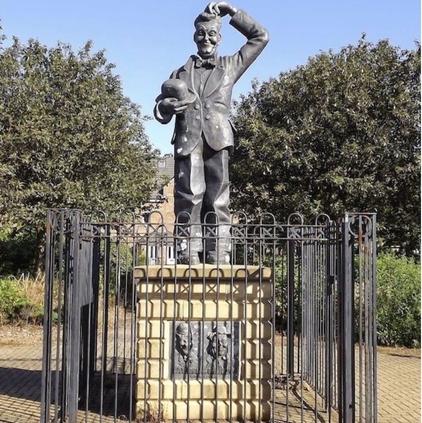 Stan Laurel’s statue Dockwray Square North Shields.