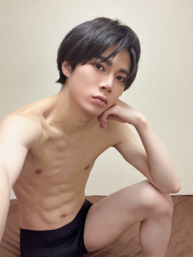 た占い師で財界・政界の大物がお忍びで相談に訪れる。倍賞美津子さんは夏八木勲の元妻で水上剣星・天海祐希の母。主題歌はSuperfly『Wildflower』。視聴率は12.3%。