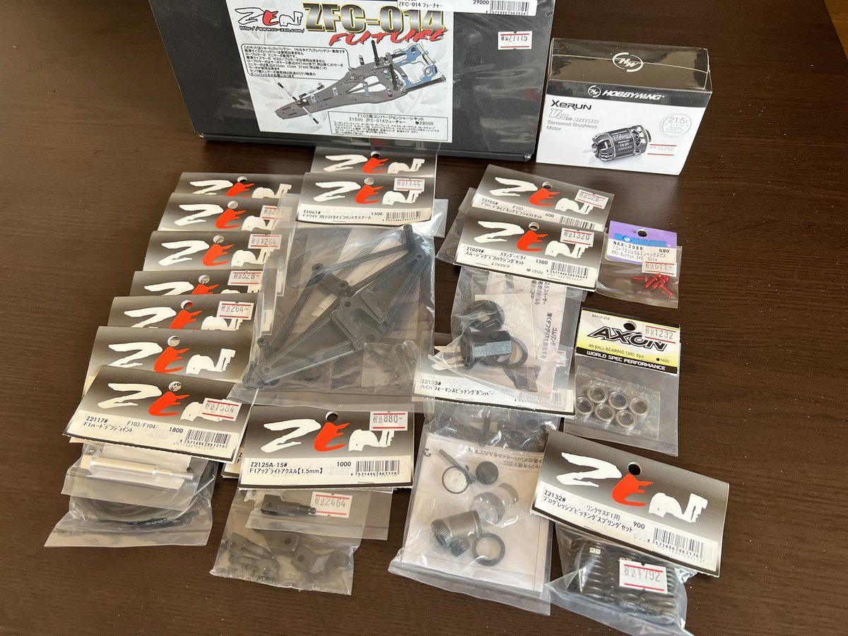 melo15_ou's tweet photo. 久々の散財💸
Cカーに手を出そうか、X1 2025にしようか散々考え抜いた結果やっぱF1💨
初FUTURE🏎️
そしてボディは最近誰もやらない2000年台前半のハイノーズ💨
#ZEN #ZFC014FUTURE https://t.co/RkR2a9METV