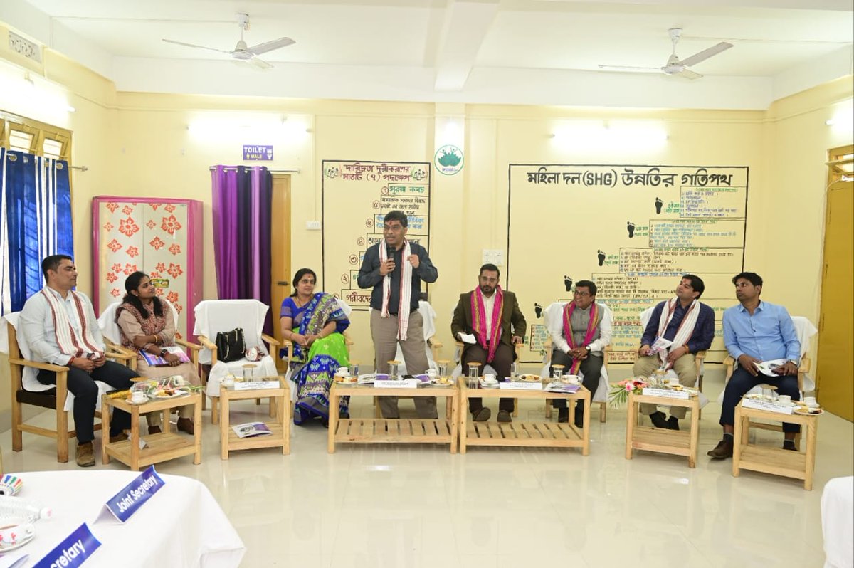 TripuraSRLM's tweet photo. A team from the Centre for Innovations in Public Systems (CIPS) led by Dr. K. Rajeswara Rao, IAS (Retd.) former Special Secretary,GoI visited the Rajnagar CLF under Gomati district. Dr. Rao interacted with the women SHG leaders and was highly impressed by the efforts of the didis https://t.co/nWUgb8885z