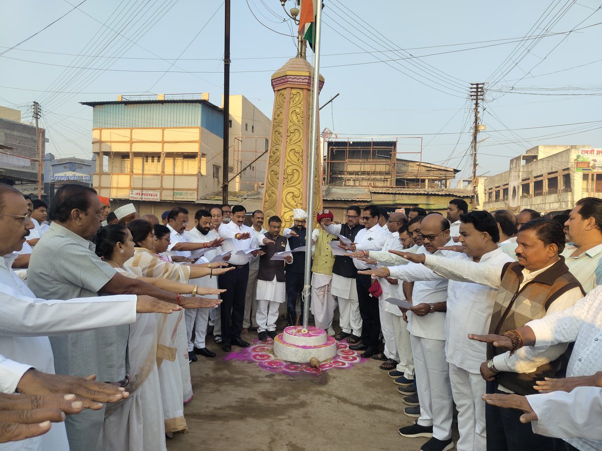 A pledge for a TB-Free India was taken at Smarak Chowk, Taloda, Nandurbar district, during a Republic Day event. The program was graced by the esteemed presence of Honorable MLA Rajeshji Padvi.  #TBMuktBharat #endTB