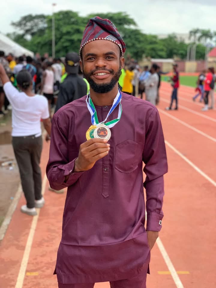 hardeylahjar's tweet photo. I initially joined Cowrywise and created a savings plan because I aspired to become a campus ambassador at the University of Lagos. Today, by God's grace, I am proud to say I am now a Cowrywise ambassador, and I still have my savings plan intact. Thank you, @cowrywise https://t.co/tYtRkoVvt3