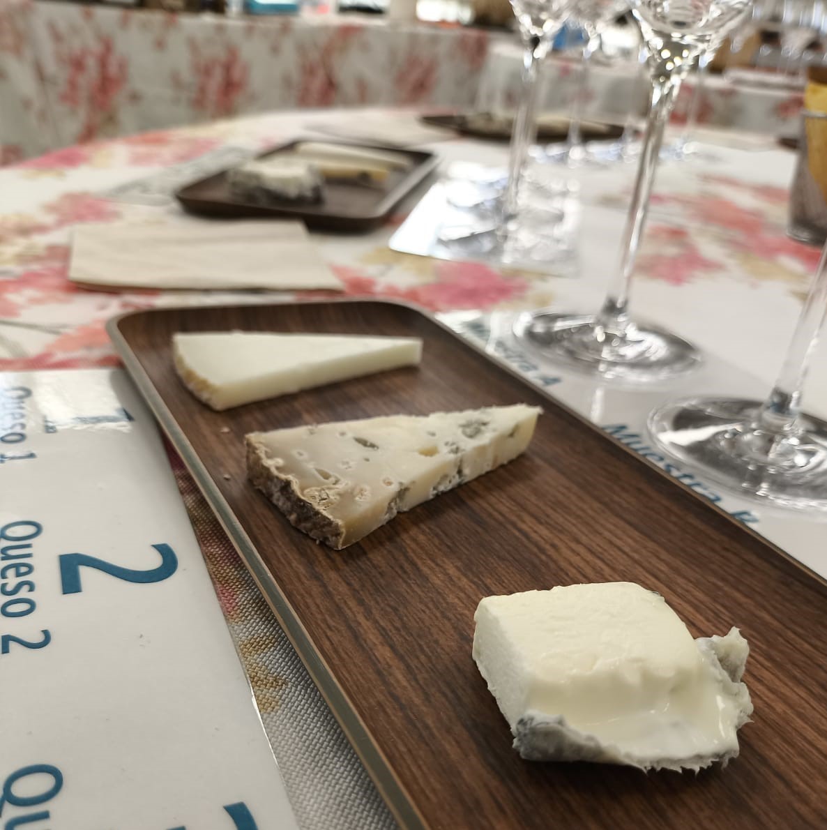 IfapaJunta's tweet photo. El #IFAPA participa con el proyecto #INVALAC en el cierre del G.O. Aristeo sobre la #digitalización del sector #quesero andaluz🧀
Los técnicos del IFAPA han analizado las posibilidades de comercialización de los #quesos #andaluces con otros productos #agroalimentarios de calidad https://t.co/rPpqFP79ZZ