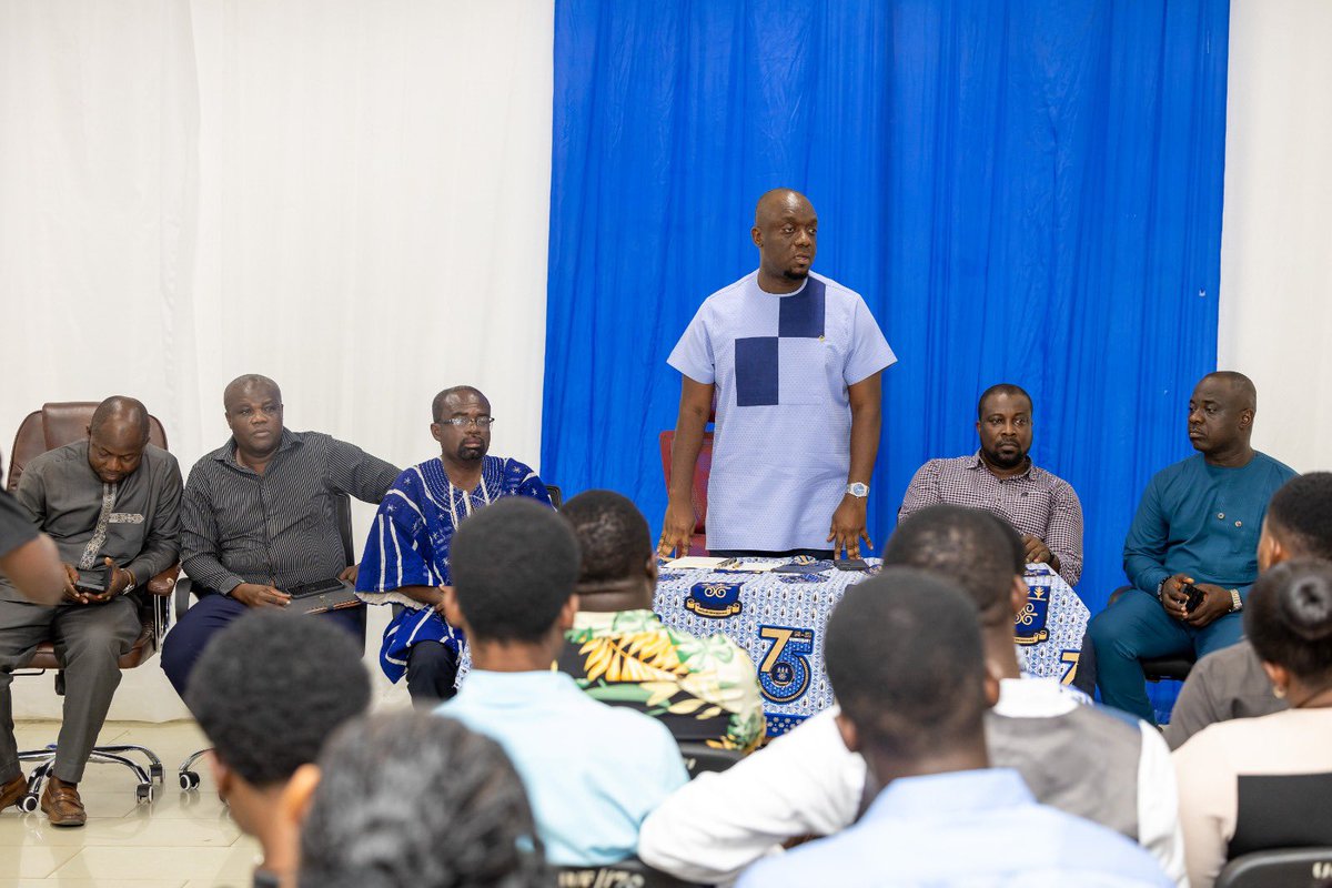 justinkfrimpong's tweet photo. Kicked off the ‘Rebuilding Our Base’ tour at UG with TESCON executives &amp; Pro-NPP student leaders. Together, we’re reconnecting with our base. Let’s rebuild for victory 2028! #JFK #RebuildingOurBase #NPP https://t.co/eyusjE7DxP