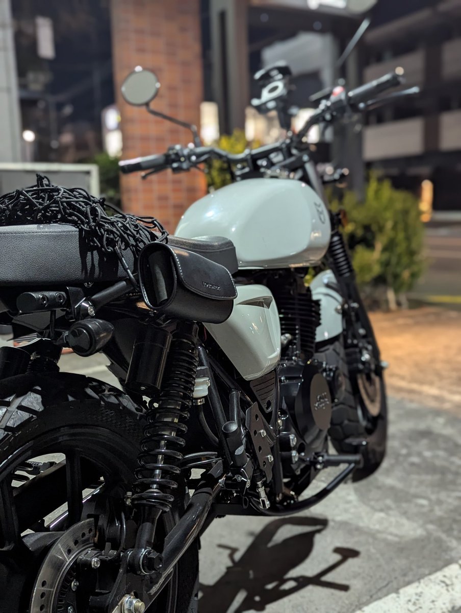 MUTT_tyocentral's tweet photo. FSR250 初回点検にお越しいただきました!
点検と合わせてETCとドラレコの取り付けをさせていただきました。
MUTTの車両はどれもスマートな車体なので、ETCやドラレコの機械の収納に悩まされます…。
今回はDEGNERのETCケースを取り付けさせていただきました🙌
#バイクドラレコ
#MUTT #FSR250 https://t.co/sUuBmiUbX2
