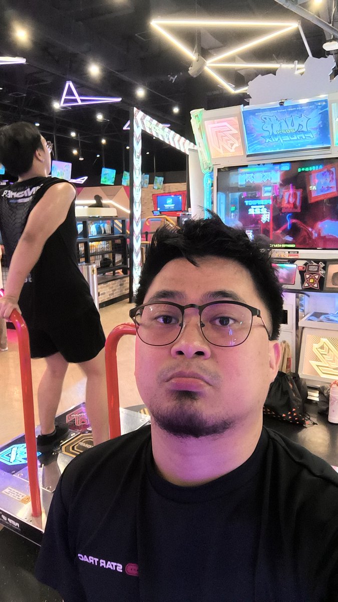 ChanoRvr's tweet photo. larong laro na HAHA https://t.co/kxuFIfXxIa