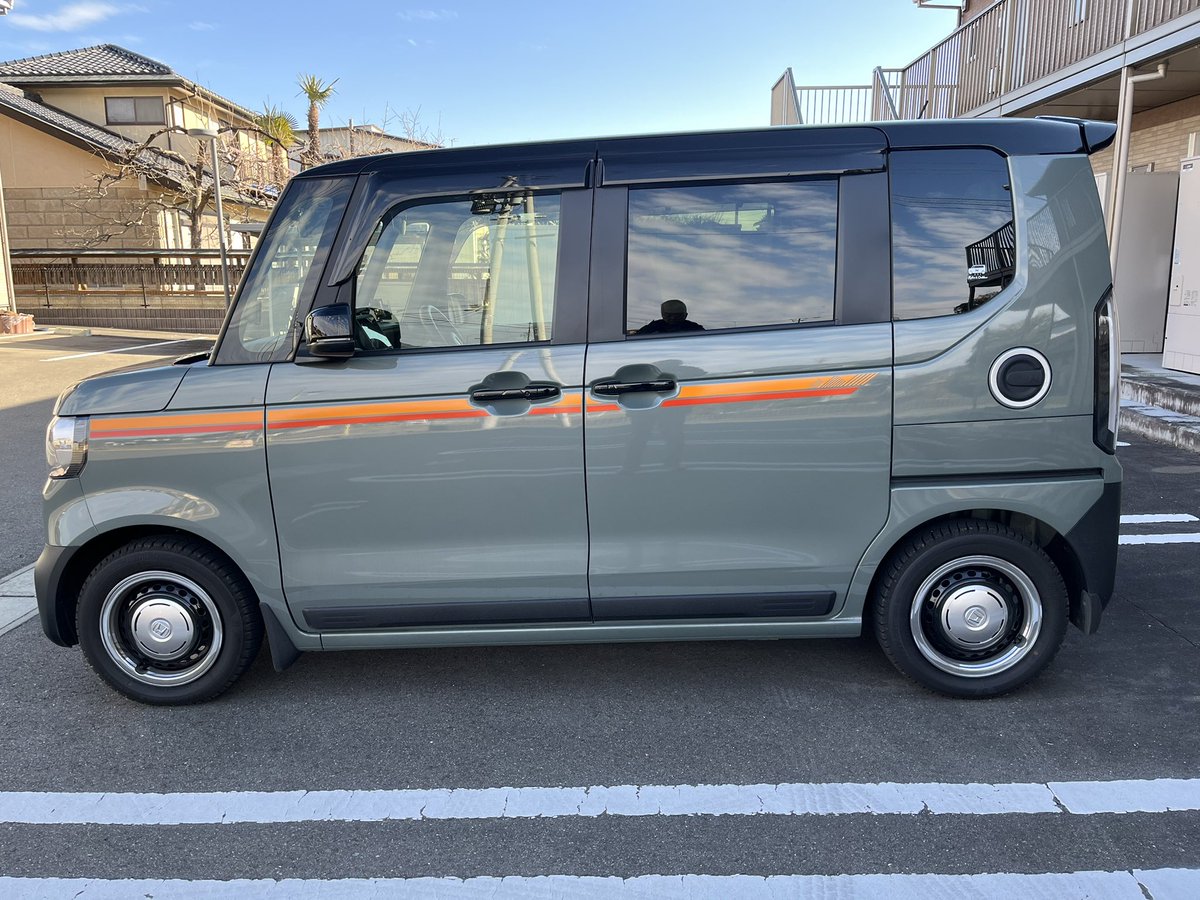 hakokazu7865's tweet photo. ローダウン
←ノーマル　装着後→

このスプリング、ガチガチじゃないですね。
乗り心地とか段差の乗り越え、あまり変わらない気がする。
まぁ、これから確認しますよ。
ダウン量は、このくらいが丁度良いっすね。

#NBOX
#ESPELIR https://t.co/UbtjKgslYv