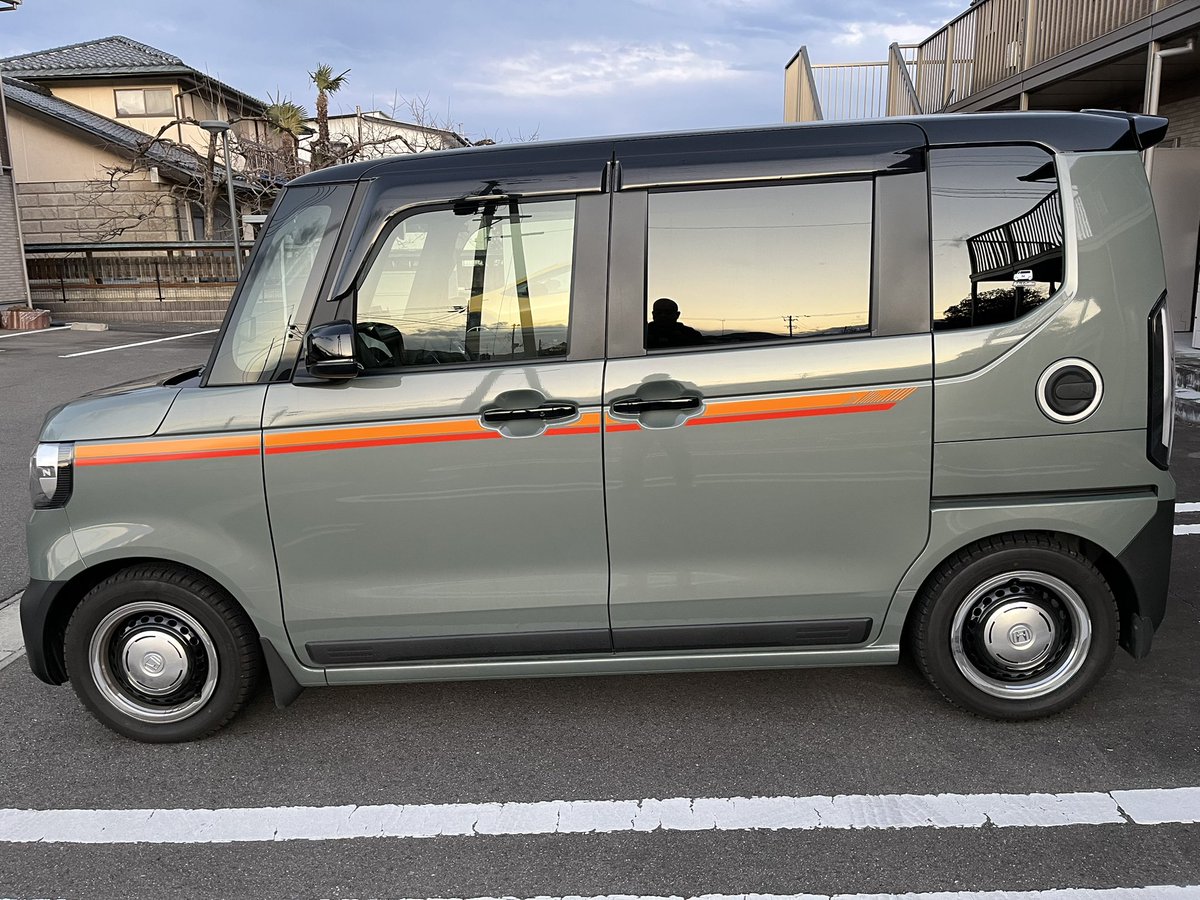 hakokazu7865's tweet photo. ローダウン
←ノーマル　装着後→

このスプリング、ガチガチじゃないですね。
乗り心地とか段差の乗り越え、あまり変わらない気がする。
まぁ、これから確認しますよ。
ダウン量は、このくらいが丁度良いっすね。

#NBOX
#ESPELIR https://t.co/UbtjKgslYv