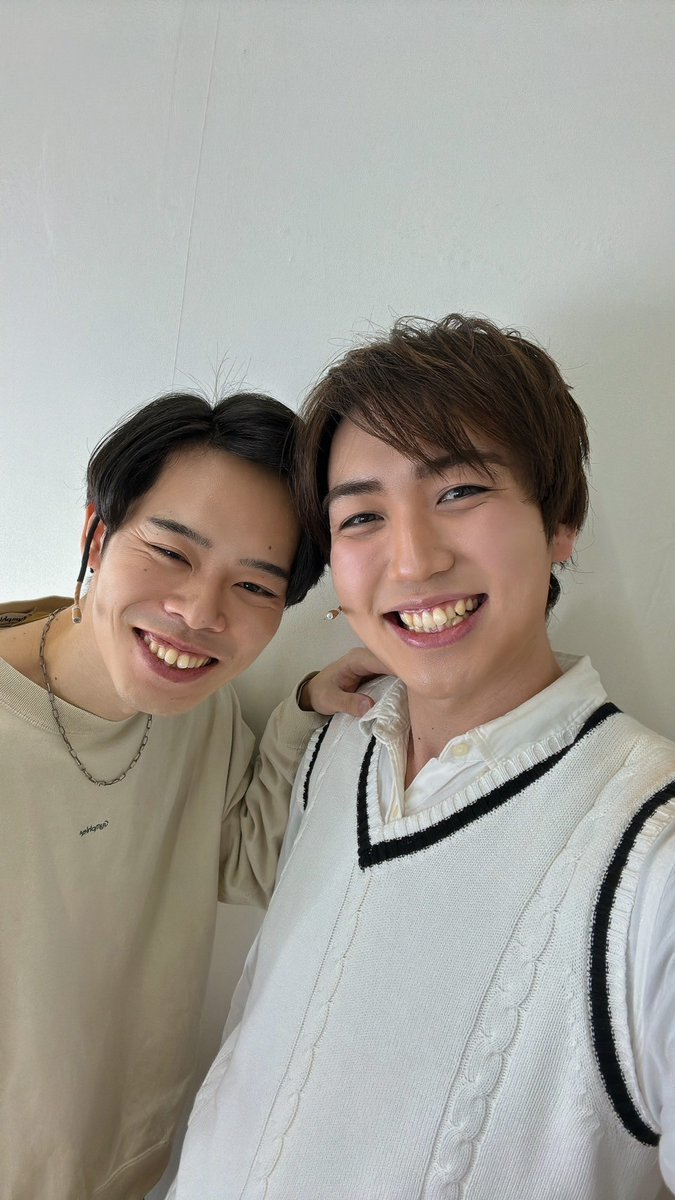 m4a1m19's tweet photo. 終演報告】
『The theory of relativity』
#セオリラ

無事に全公演走りきることができました！
「あなたがあっての私」
僕らは社会で生きてく上では1人では生きられない。各々が助け合い影響し合い今がある。大事なものを学んだ舞台でした。
みんなありがとうー！🍎🍊

りんご組/マイク役
山下泰正 https://t.co/UWzXgXMeGd
