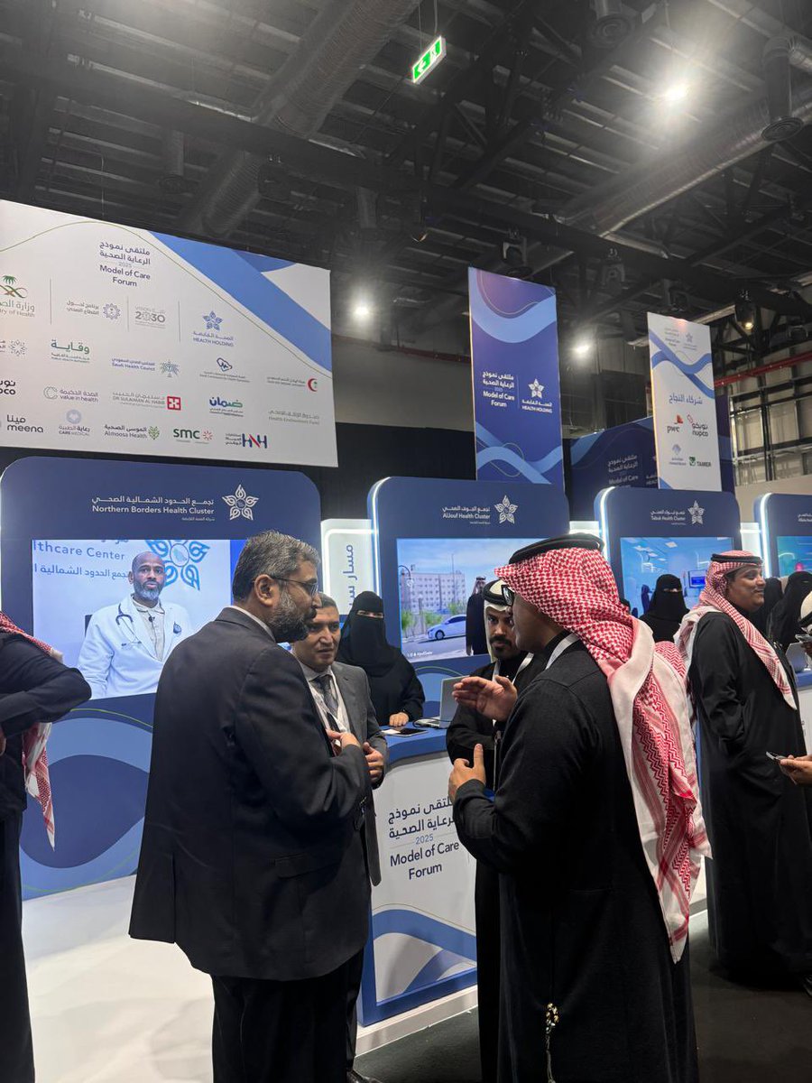 n1cluster's tweet photo. الرئيس التنفيذي لـ #تجمع_الحدود_الشمالية_الصحي 
أ مروان بن عبدالرحمن اليحيى 
يزور ركن تجمع الحدود الشمالية الصحي 
في ملتقى نموذج الرعاية الصحية ، ويشيد بجهود الزملاء على مشاركهتم في العيادات التخصصية الإفتراضية . https://t.co/CjiFFRBL2X