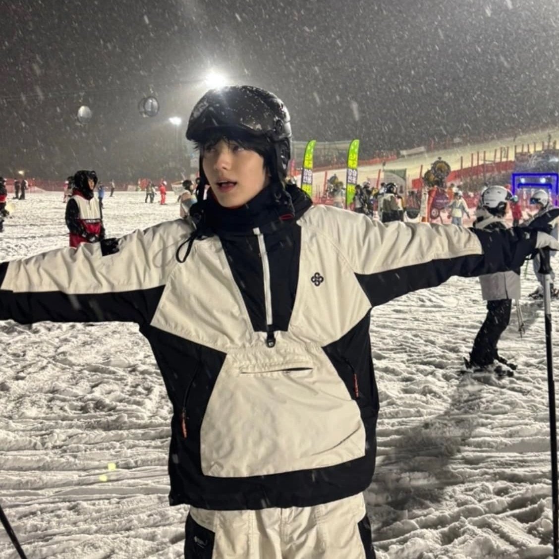 soobinviral's tweet photo. WELCOME BACK PAGE.SOOBIN https://t.co/buKIiKxkWd