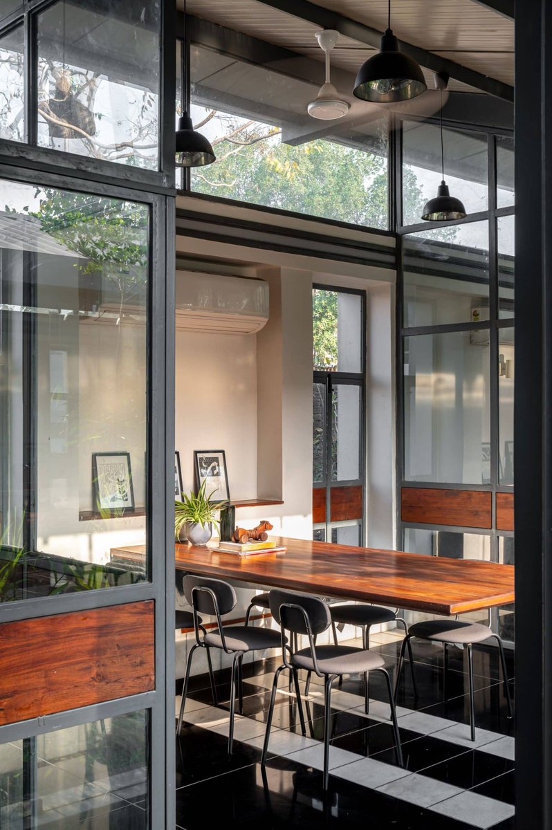 commdesignitp's tweet image. Monokuro by Compartment s4: Adaptive reuse of industrial building in Ahmedabad✨

Read More - commercialdesignindia.com/projects/monok…

#officedesigner #commercialproject #officespaces #officedesigntrends #officetrends #architecturalwriting #commercialdesignitp