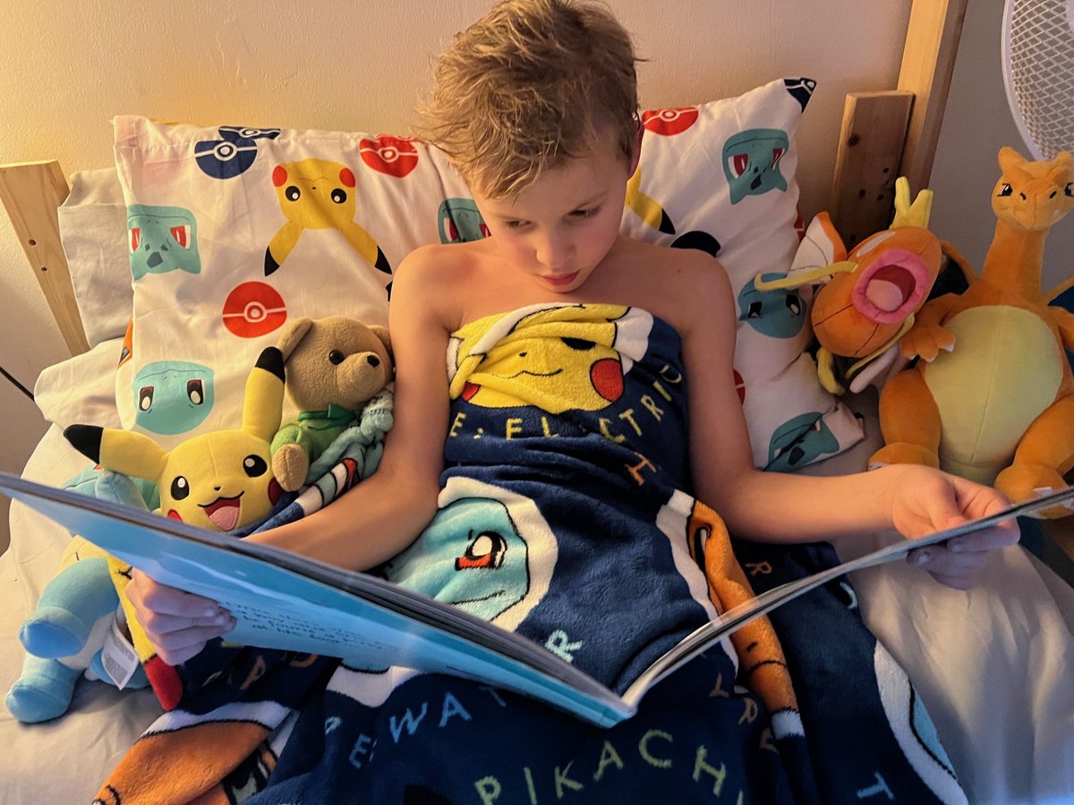 InfantSandwich's tweet photo. Squirrels welcomed their reading bears, Fluffy and Miro into their class on Friday. Fluffy went home with Sonny and Miro went home with Joshua and they enjoyed their hot chocolate and stories! #KS1 #loveofreading #storytime #readingbears https://t.co/e7Fx2AcNr1