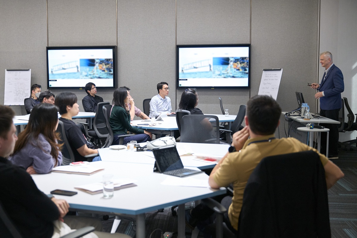 SasinThailand's tweet photo. Final day of Sasin Connect+ Executive MBA residential: Students advanced their Doi Tung projects with mentor support, unlocked innovation in THE BOX Workshop, and gained future-focused insights from Kent Wertime, COO of Ogilvy Worldwide. https://t.co/aGmoAJwuS2
