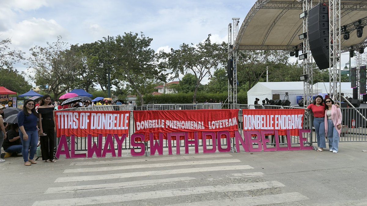 grefaliciousme's tweet photo. Thank you Iloilo! Will come back again for sure! Thanks ta Erl, ta Rhea and ta Lie🫶 Good to see you Titas of Iloilo! Safe na po ang LED na nakabalik ng Manila hihi! 

Thanks sa help din ng aking budolmates Rons and Keys☺️

All for you @donnypangilinan and @bellemariano02 🫶😍 https://t.co/oaySMLnU9T