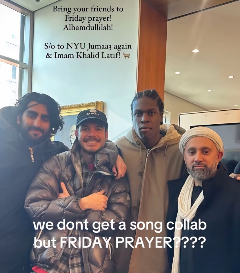 wst kemarin shawn yang sholat jumat, sekarang alex rex orange county sama daniel caesar😭😭