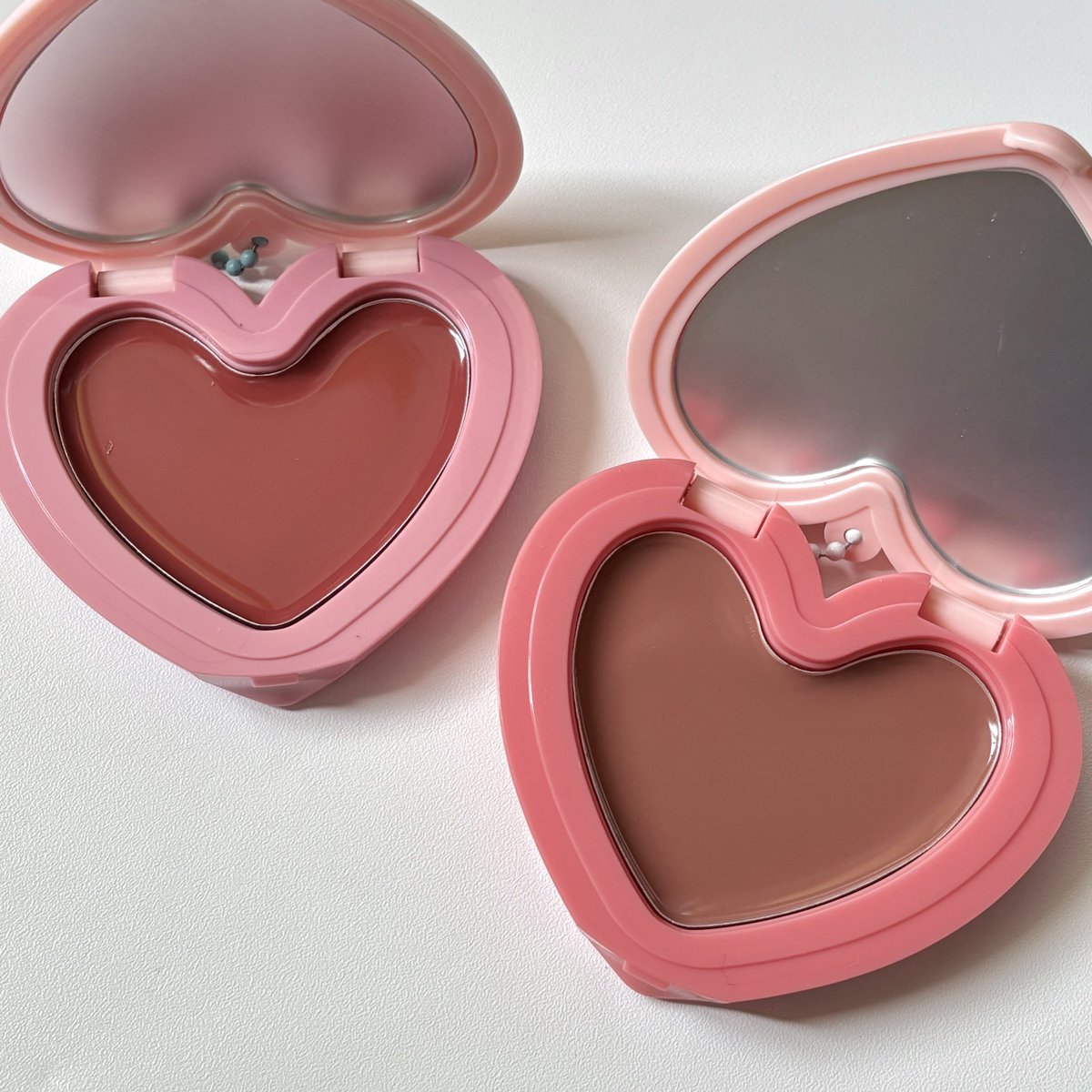 beautiaf's tweet image. TINTED LIPBALM VERY CUTESY ˚ 𐙚 

sangat gemasss dan multifungsi bisa dijadiin bagcharm juga. lembabnya pas, bisa nutup bibir two tones dan shadenya cantik-cantik💗🎀