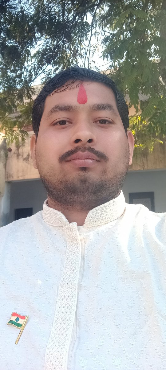 कृत्स्नं विश्वं यदा ब्रूते स्वीकुरु त्वं पराजयम्।
ब्रूते तदात्मविश्वासो यतेथास्त्वं सकृत्पुनः।।
            
जब सारा संसार कहता है कि तुम हार मान लो तब आत्मविश्वास कहता है कि  तुम एकबार फिर से कोशिश(प्रयत्न) करो।
#स्वच्छभाषाभियानम् 
#सुरभारतीसमुपासकाः
#संस्कृतभारती
#दीपकवात्स्यः