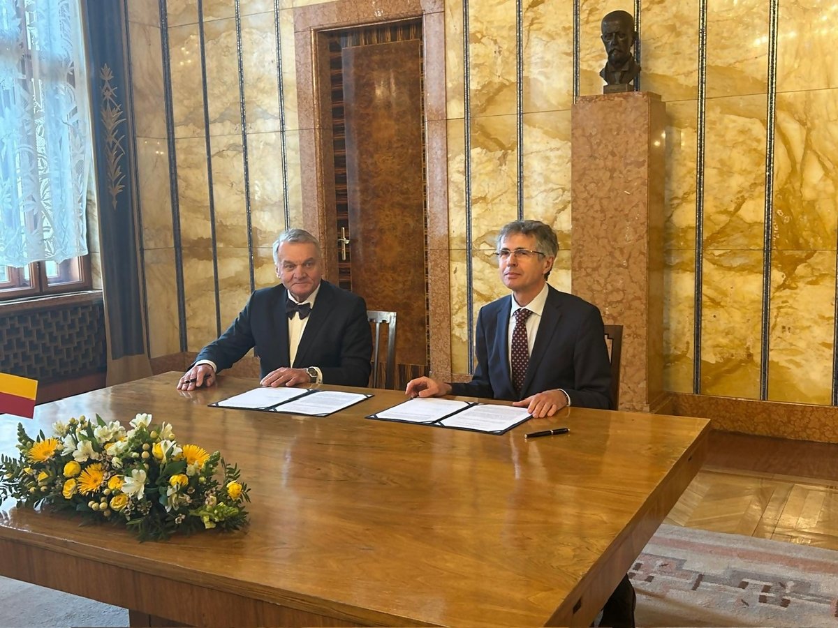 Rückgabe von wertvollem Archivalien aus dem Dreißigjährigen Krieg an das Prager Archiv. Wir sind den deutschen Archiven und der Generaldirektion der Staatlichen Archive Bayerns sehr dankbar für die hervorragende Arbeit beim Wiederauffinden der Dokumente und ihrer Rückgabe an 🇨🇿