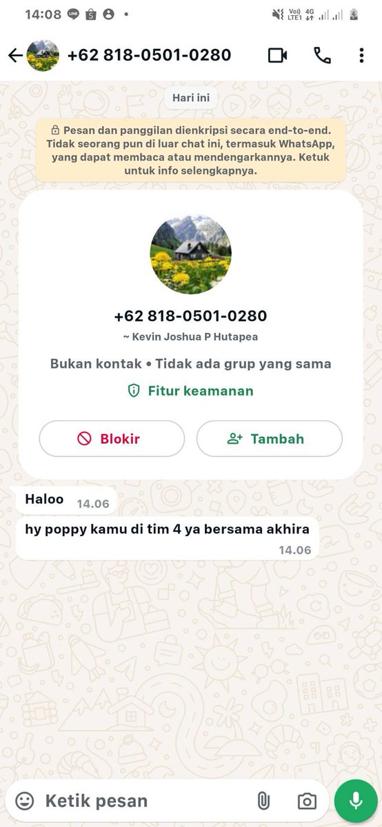 dind0y's tweet photo. mampir ugm juga ni penipu. tp modusnya lain (kali ini lebih aneh). ni ampe targetnya jg ga paham maksudnya tim apaan😭 

mana yg ngechat dia tuh nomor ‘florist SAMA toko kue LANGGANAN SEJAWA’ 😭 kaga jelas u RIZKY AHMAD SAPUTRA https://t.co/FlHPQdhGjF