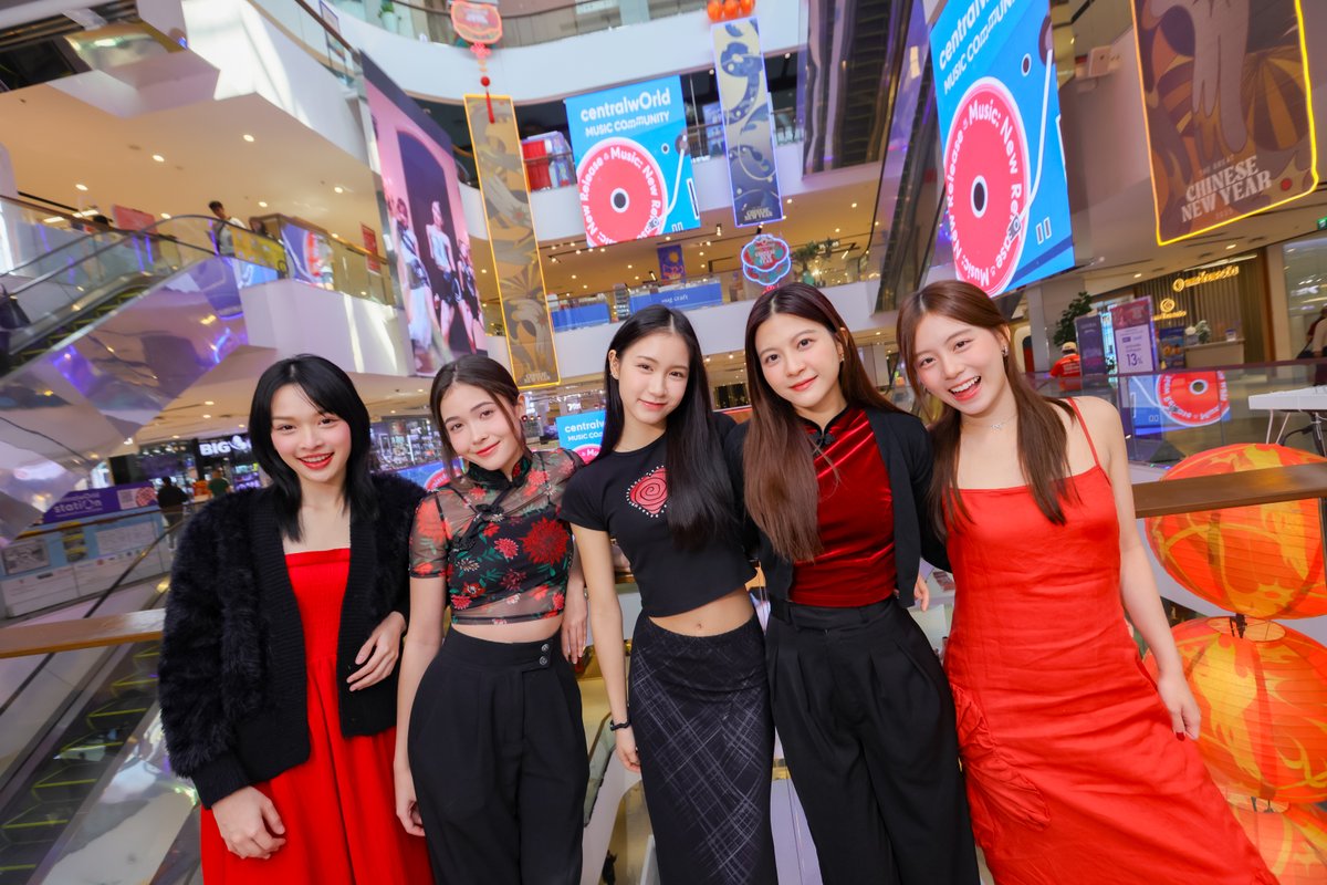 centralwOrld's tweet photo. ขอขอบคุณ ’QRRA‘ ที่แวะมาชมจอ centralwOrld Digital Void Screen พร้อมฝากซิงเกิลใหม่ ’After Flirt‘ 🚨🖤

มาฟังและชม ’After Flirt‘ จาก ’QRRA‘
ใน #CTWMusicNewRelease ได้ที่
📌centralwOrld Digital Void Screen
📌centralwOrld LED Entrance
📌centralwOrld LED Car Park
ตั้งแต่วันที่ 25 ม.ค. 68 - 3 ก.พ. 68

#CTWMusicCommunity
#centralwOrld
#QRRA