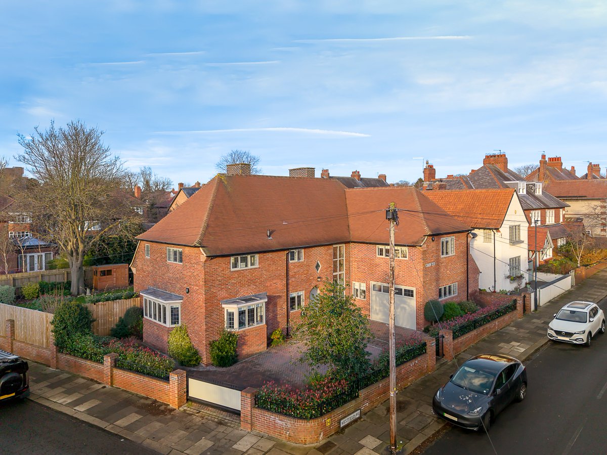 Occupying an enviable plot on the corner of Westfield and Westfield Avenue, this four bedroom detached residence is perfectly placed within Gosforth’s Conservation Area.

#Gosforth #Heaton #Jesmond #Newcastle #Property #HousingMarket #forsale #Fenham

bailey-and.co/property/2-wes…