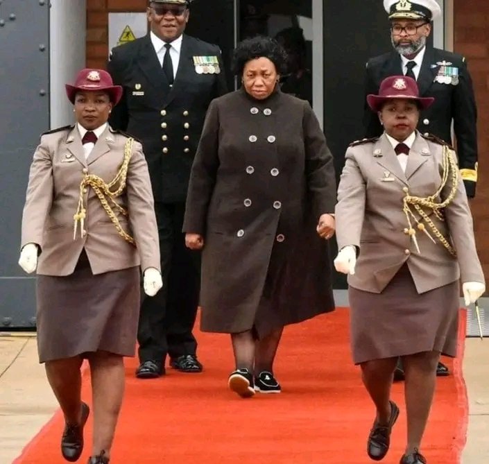 joy_zelda's tweet image. Should Defence Minister Angie Motshekga Resign 

Retweet for YES 
Like for NO

SANDF