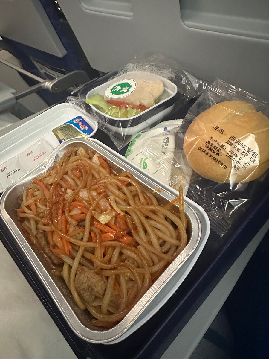 Hkautsar's tweet photo. Thumbs up to China Southern Airlines for providing wide variety of special population meals eg Muslim, Kosher, vegetarian, diabetics, babies.
We opted for muslim and baby food for all of our flights 🥰❤️ https://t.co/60c7XSW2Zo