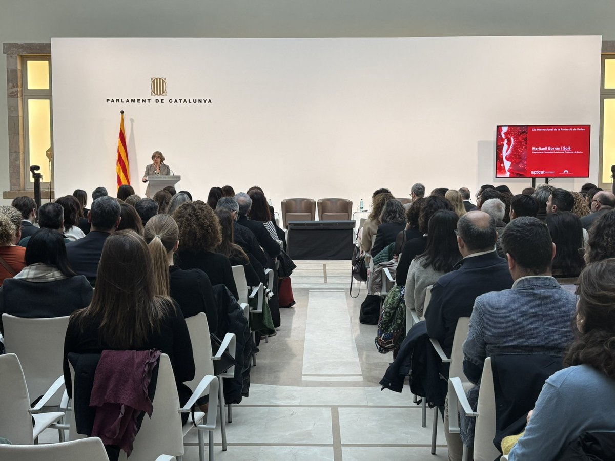 <a href="/parlamentcat/">Parlament de Catalunya</a> <a href="/gloriafreixav/">Glòria Freixa Vilardell 🎗</a> La directora de l’#apdcat <a href="/txellborras/">Meritxell Borràs</a> defensa un bon disseny i ús de la #IA per reduir riscos i protegir drets individuals com la igualtat i la no discriminació