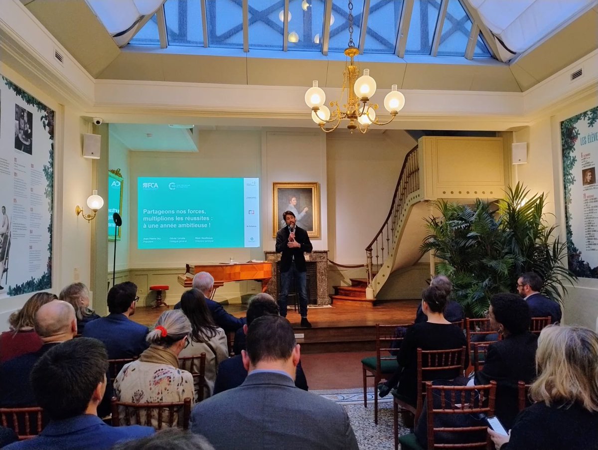 CoopFR's tweet photo. @CoopFR est aux Voeux 2025 de @FCACommerce, commerce coopératif et associé. Intro du DG @olivierurrutia sur l'Année internationale des coopératives et la reconnaissance par l'@ONU_fr du modèle coopératif.
"Notre modèle est le mieux placé pour atteindre des Objectifs de Développement Durable"!✨