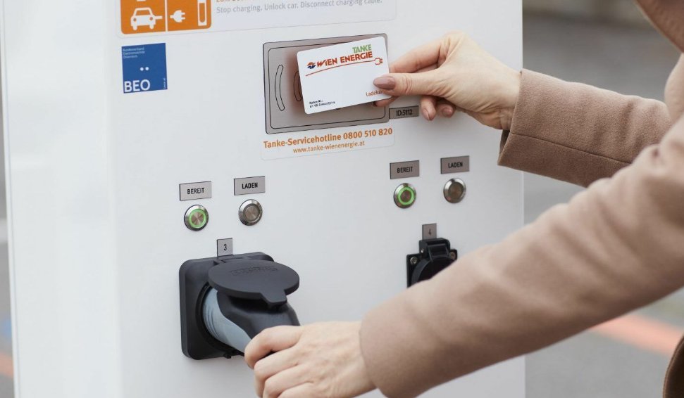 #Mobilitätswende: <a href="/WienEnergie/">Wien Energie</a> verzeichnet 2024 erstmals über eine Million Ladevorgänge🚘

Ein flächendeckendes Ladenetz ist entscheidend für den Hochlauf der E-Mobilität ➡️ Wie treiben wir diese durch unsere Ausbauoffensive voran? Hier nachlesen👇

positionen.wienenergie.at/projekte/mobil…