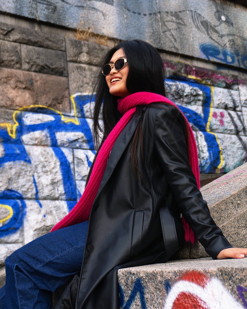AlensaIreland's tweet photo. Sunglasses aren’t just for summer!😎❄️ Whether it’s snowy glare or winter sun, a good pair of shades is a year-round essential.

#eyeglasses #eyewear #sunglasses #fashion #fashiontrends #alensa #trends https://t.co/d3p7bHoYIf