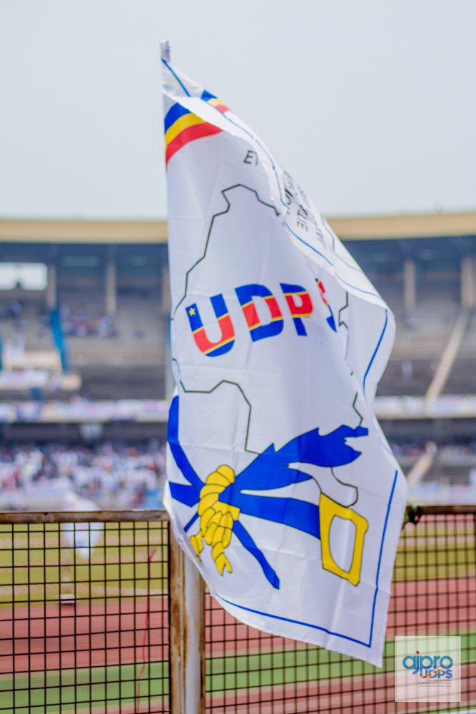 JohnnyKanzenga's tweet photo. Disons NON au #dicta de l'UDPS et de l'USN. Pdt q le pays est agressé, les rebelles avancent,ça n'a pas empêché à Félix de voyager et à l'UDPS d'aller au centre NGANDA pr proposer une autre Const. 

 @MartinFayulu propose la cohésion nationale, eux disent, le pays est en guerre! https://t.co/GSkaK5lZNv