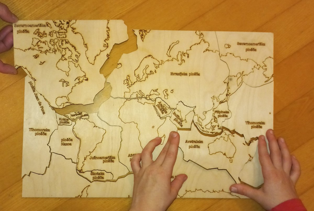 Jutri, 29. januarja, je mednarodni dan sestavljank
Mi smo si izbrali sestavljanko, kjer koščki predstavljajo tektonske plošče. 
Če imate voljo in veselje, in sedite za računalnikom, pa lahko tudi sami poskusite poimenovati tektonske plošče: learningapps.org/watch?v=ph9zdw…