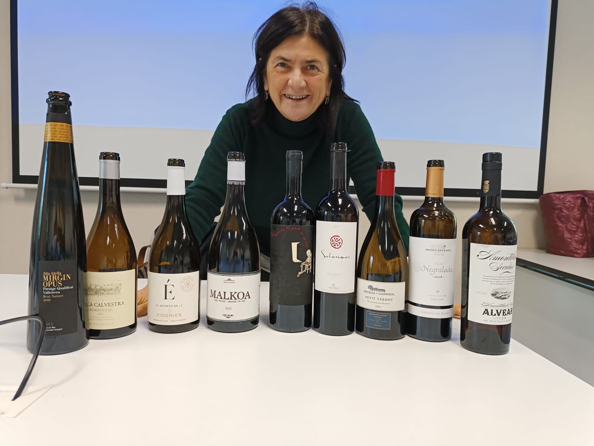 Bodegas_Alvear's tweet image. 🗣️Recordamos la #catadevinos @GrandesPagos con el tercer grupo de alumnos del 3º de Grado del Basque Culinary Center @bculinary 
Se cataron nuestros vinos de la mano de Ana Martín, Enóloga de @Astobizawine 

#AmontilladoSecular
#BodegasAlvear