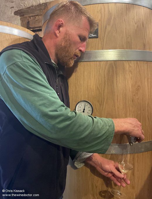 chriswinedoctor's tweet photo. Just published: In my latest new Loire profile I journey through a misty Sury-en-Vaux to meet and taste the Sancerres of Jean-Philippe Agisson.
https://t.co/DJOhITrwRH
[subscribers only]
#jeanphilippeagisson #agisson #sancerre #pouillyfume #sauvignonblanc #wine #loire #loirewine https://t.co/M3Dko4ESDF