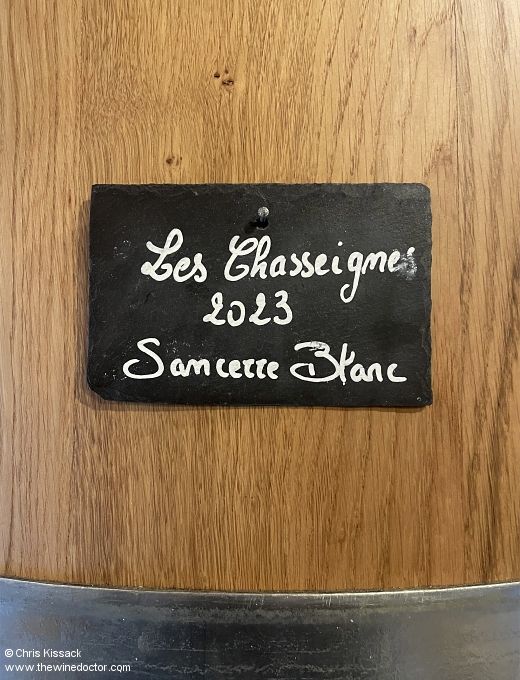 chriswinedoctor's tweet photo. Just published: In my latest new Loire profile I journey through a misty Sury-en-Vaux to meet and taste the Sancerres of Jean-Philippe Agisson.
https://t.co/DJOhITrwRH
[subscribers only]
#jeanphilippeagisson #agisson #sancerre #pouillyfume #sauvignonblanc #wine #loire #loirewine https://t.co/M3Dko4ESDF