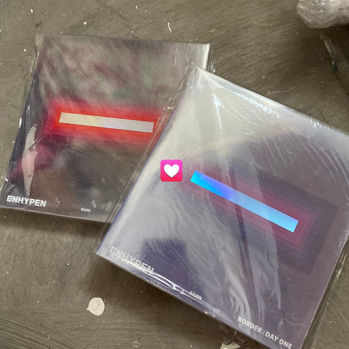 for0209's tweet photo. wts lfb ph

enhypen border: day one albums (unsealed)
- dusk with postcards - 150
- dawn - 100

🫧 200 for both !

dm meeee!

# enha en bdo jungwon heeseung jay jake sunghoon sunoo ni-ki pc https://t.co/cwkJLvnL54