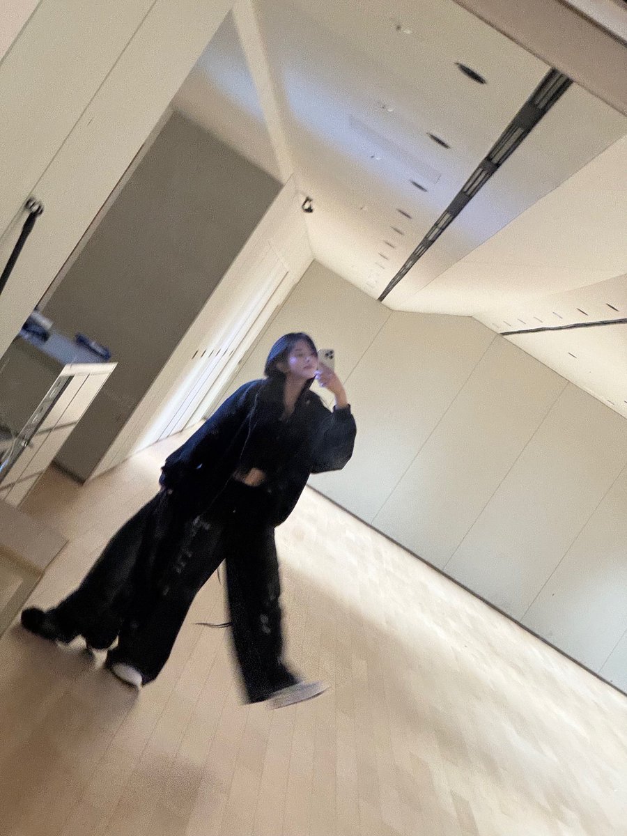 < 𝖽͟𝖺͟𝗂͟𝗅͟𝗒͟ 𝗋͟𝗈͟𝗎͟𝗍͟𝗂͟𝗇͟𝖾͟! > the beautiful day started with a practice in the training room that made me feel more and more comfortable until i spent the whole day here.