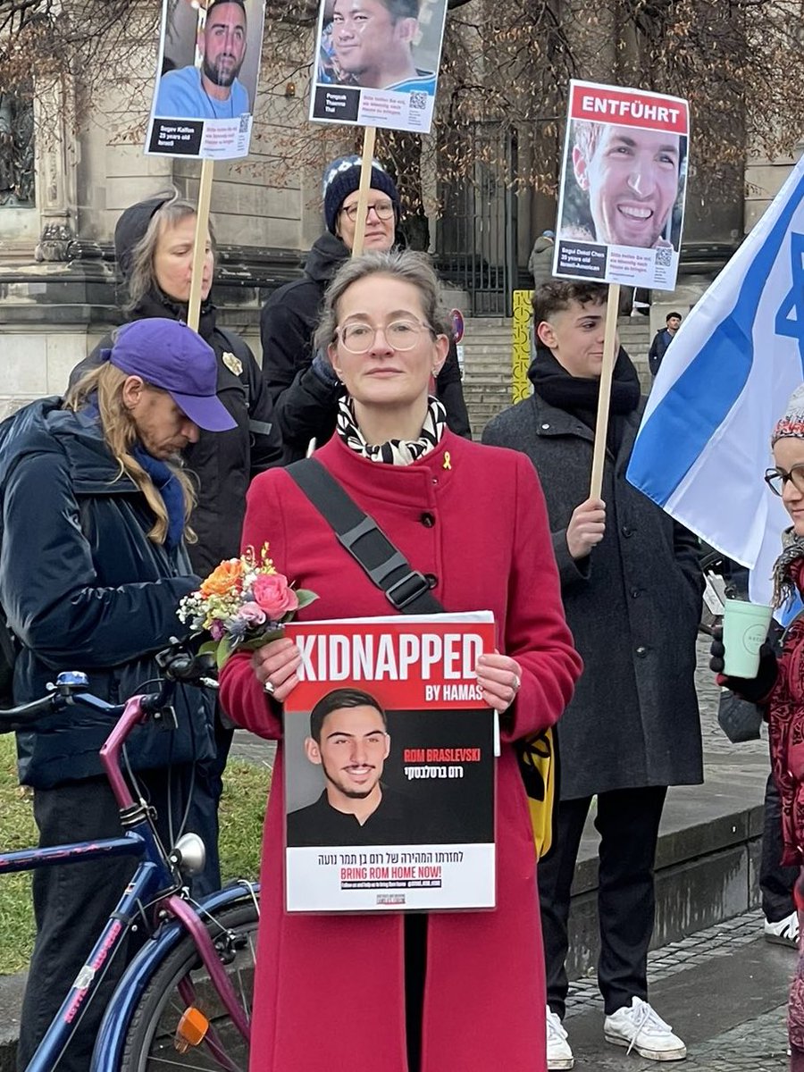 PreislerKa's tweet image. Rom must finally come home. 
Rom, we love and miss you! 

Rom, your mother fights like a lioness!

#BringThemHomeNow 🎗️
#hostagedeal