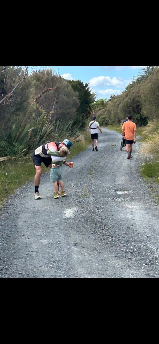 FrankDecorte's tweet image. Day 13 (107km) - 1283/3100km
After a run of 72 km #KarelSabbe starts kayaking for about 35km/120km. Stew, a former long distance kayak champ, who they met on the road will join him.
What a big surprise, the visit of Joren, his brother in law and in arms for many #FKT 
#TeAraroa