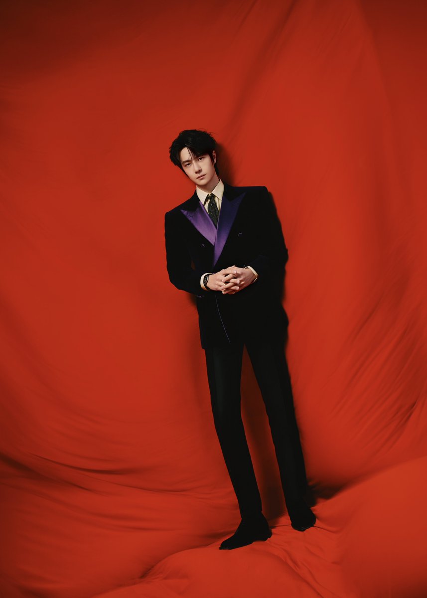 nahz_oaix's tweet photo. so in front of it you will see wang yibo, when the curtain is open and you will see xiao zhan 🤣🤣🤣 jk https://t.co/592n0aekZr