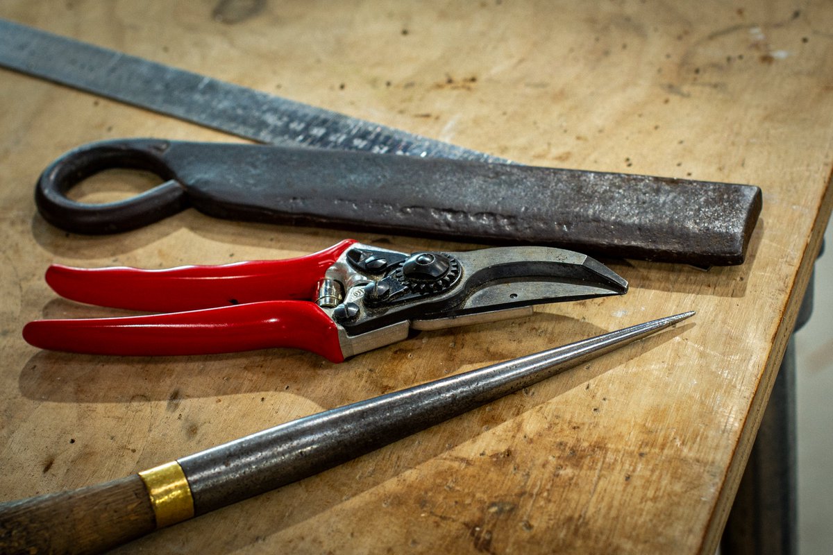 Since 1959, little has changed in the fundamental tools we use to craft our baskets.

To this day, each piece is woven by hand, with the help of a pair of secateurs, a ruler, a bodkin, and a rapping iron.

These tools reflect our timeless craftsmanship and care.

#Heritage