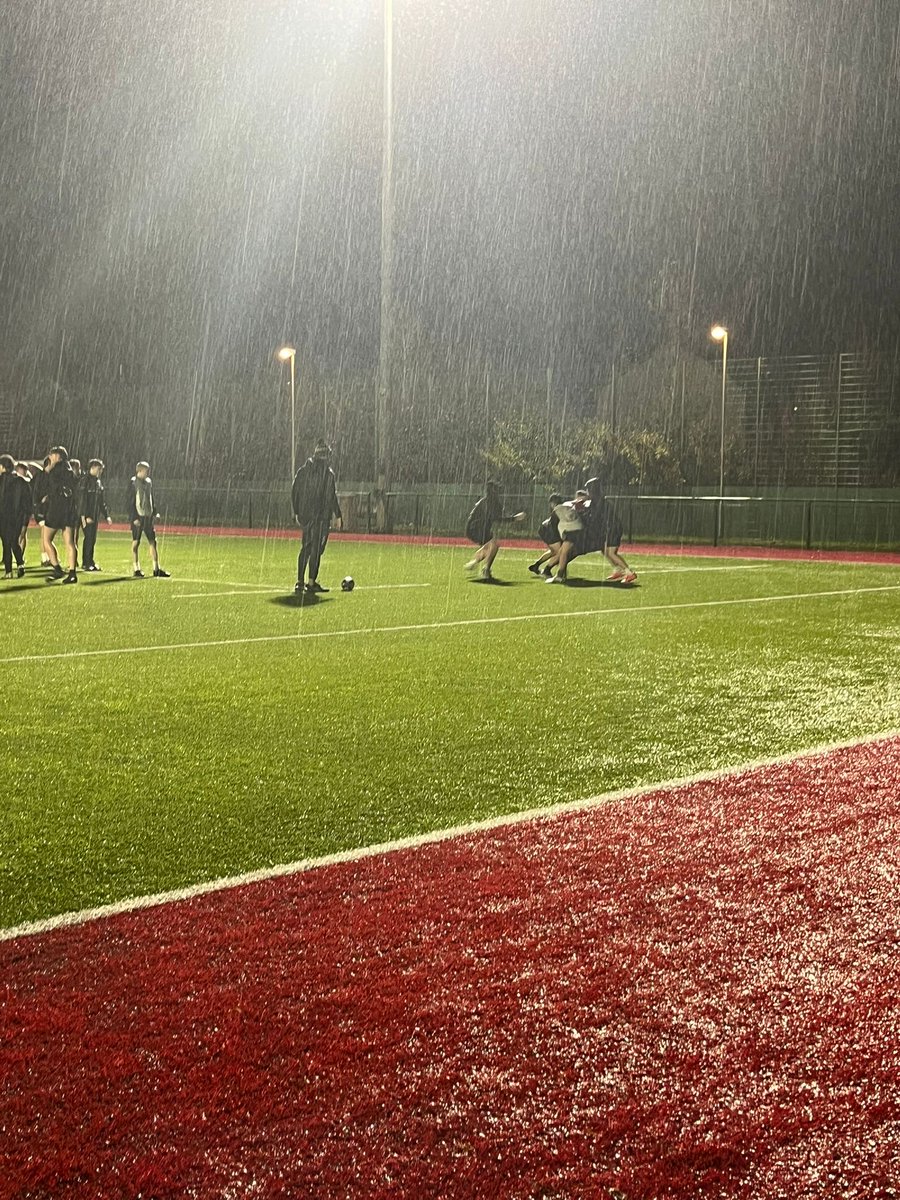 Rugby in the 🌧,  coaching in the 🌧. 

Great observed session by  Steve <a href="/dragonsrfc/">Dragons RFC 🐉</a> <a href="/theWRPA/">the WRPA</a> .

RAG program getting some quality support on their development journey.