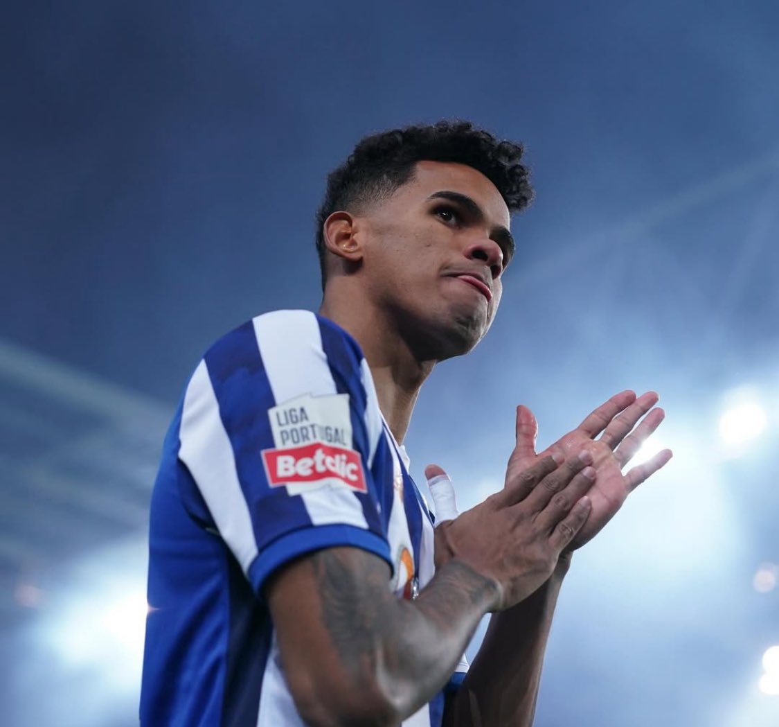DTransferencias's tweet photo. 🚨 Napoli vai avançar para a contratação de Galeno, de acordo com o @Record_Portugal. https://t.co/qRXDr2E2vc