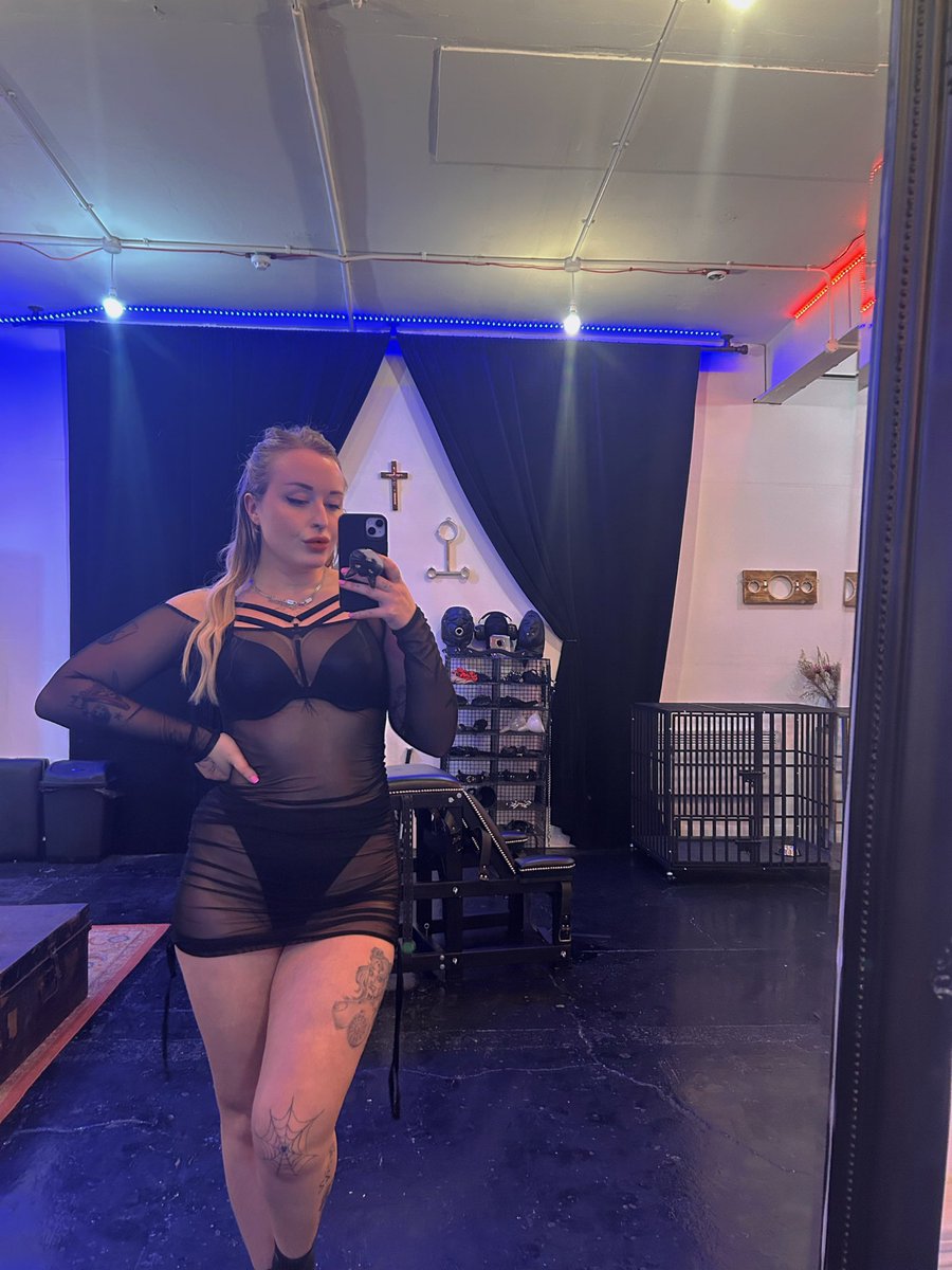 Send in your orders losers I’m always ready for submissive sluts 
#bdsm #sissy #submissive #chastity #bdsmslaves